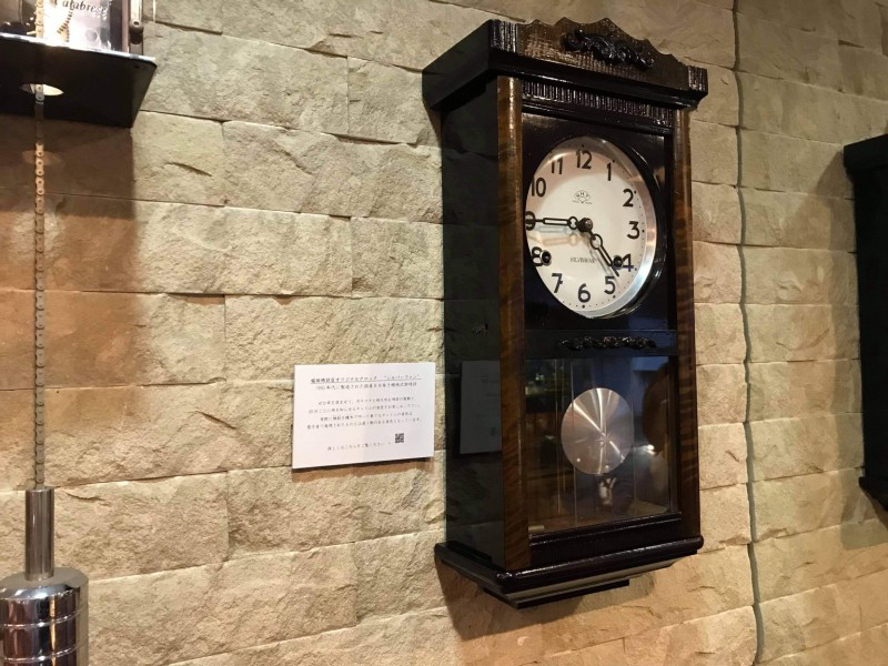 ヒラノ　掛時計展示の様子